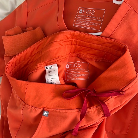 Figs Sunset Orange Scrub Set XS/S - Picture 2 of 4